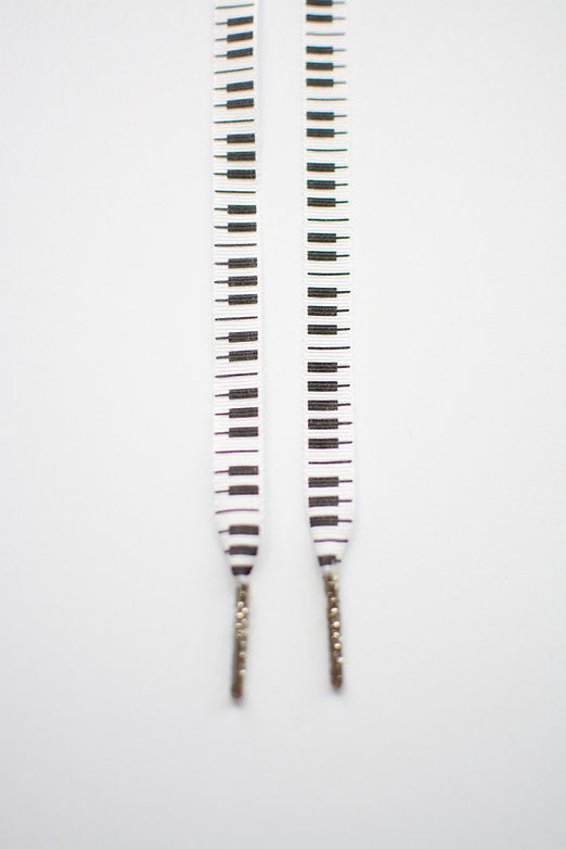 Schoenveters plat - zwart wit met piano toetsen