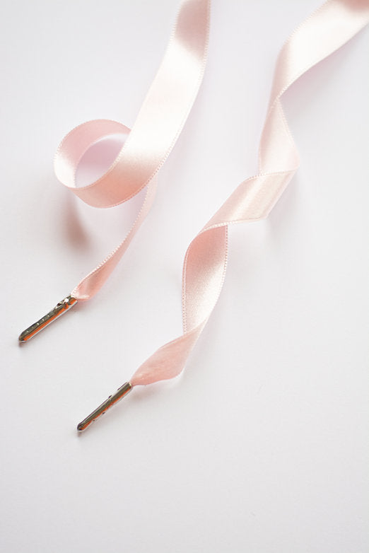 Blush Bloom – platte satijnen veters lichtroze