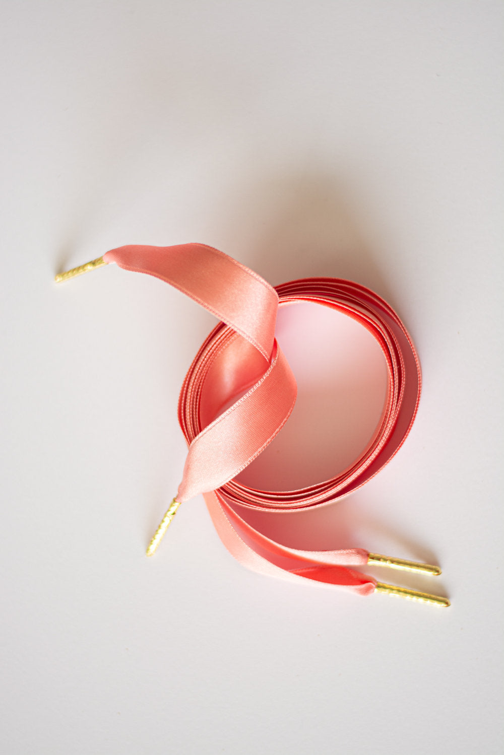 Schoenveters plat satijn luxe - koraal roze breed