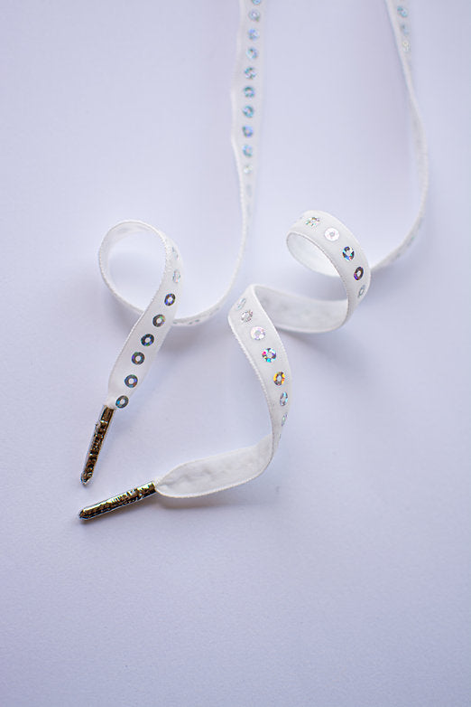 Stardust White – platte veters met pailletten