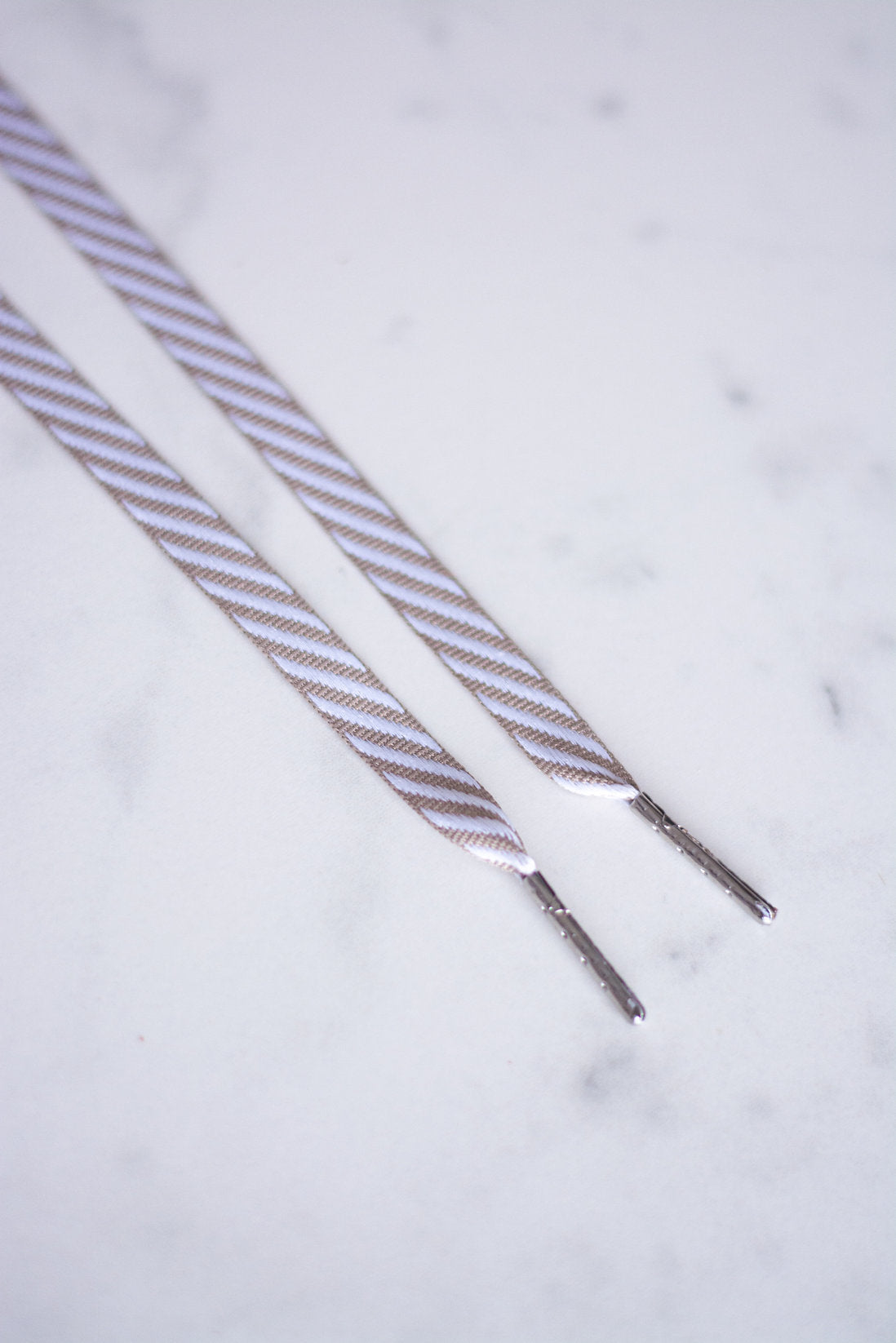 Sand Dune - gestreepte veters beige wit