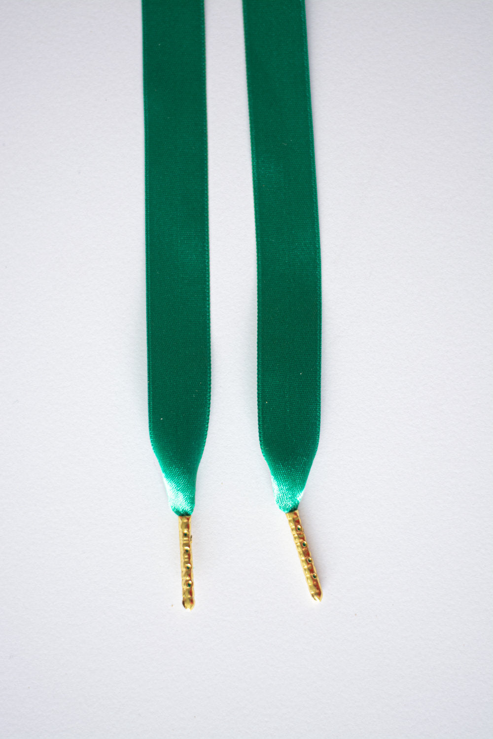 Schoenveters plat satijn luxe - smaragd groen breed