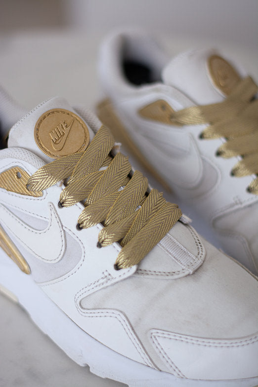 Gold Rush – metallic sneaker-veters in goud