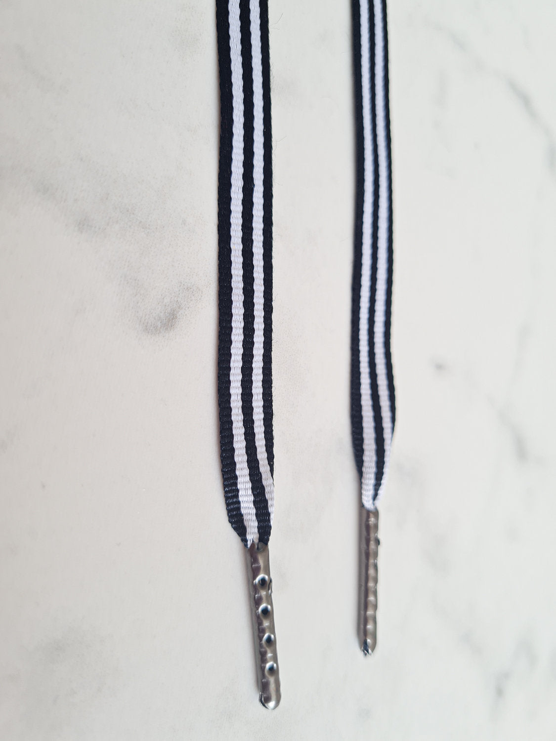 Zebra Steps - Platte veters zwart wit gestreept