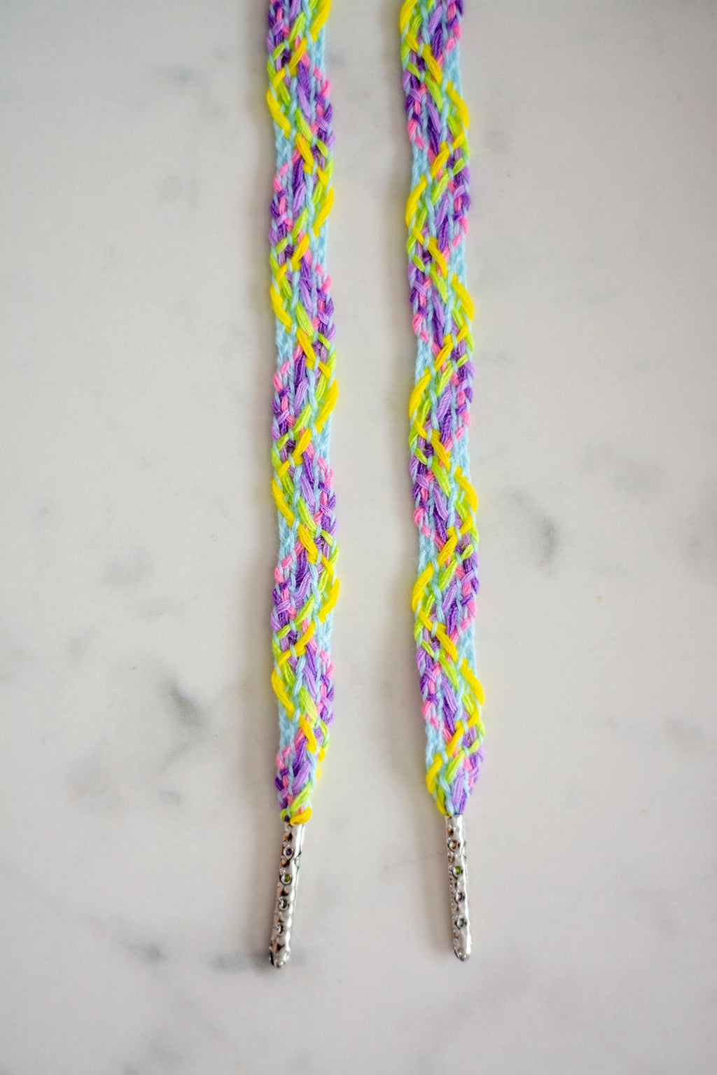 Rainbow Braid - platte geweven veters met verschillende kleuren