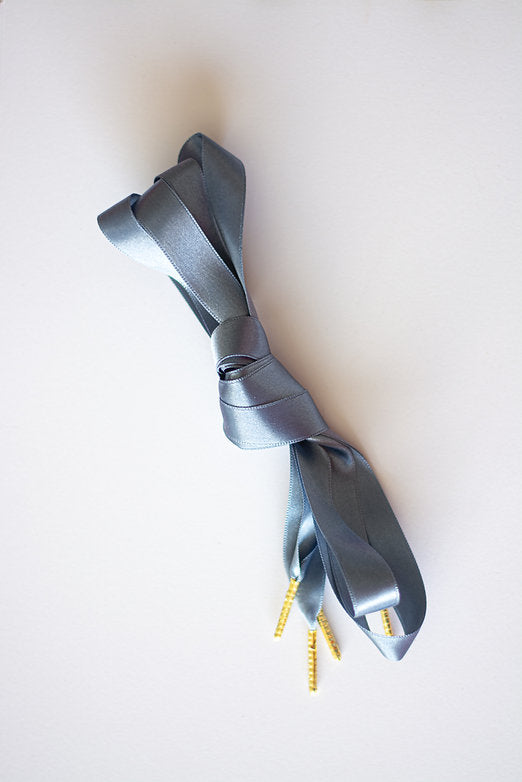 Schoenveters plat satijn luxe - grijs blauw breed