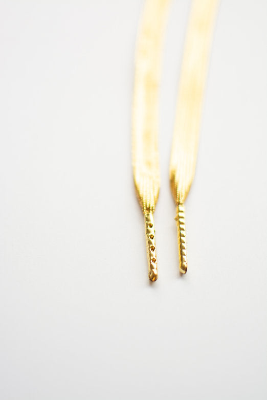 Golden Hour Luxe – platte veters in glanzend goud