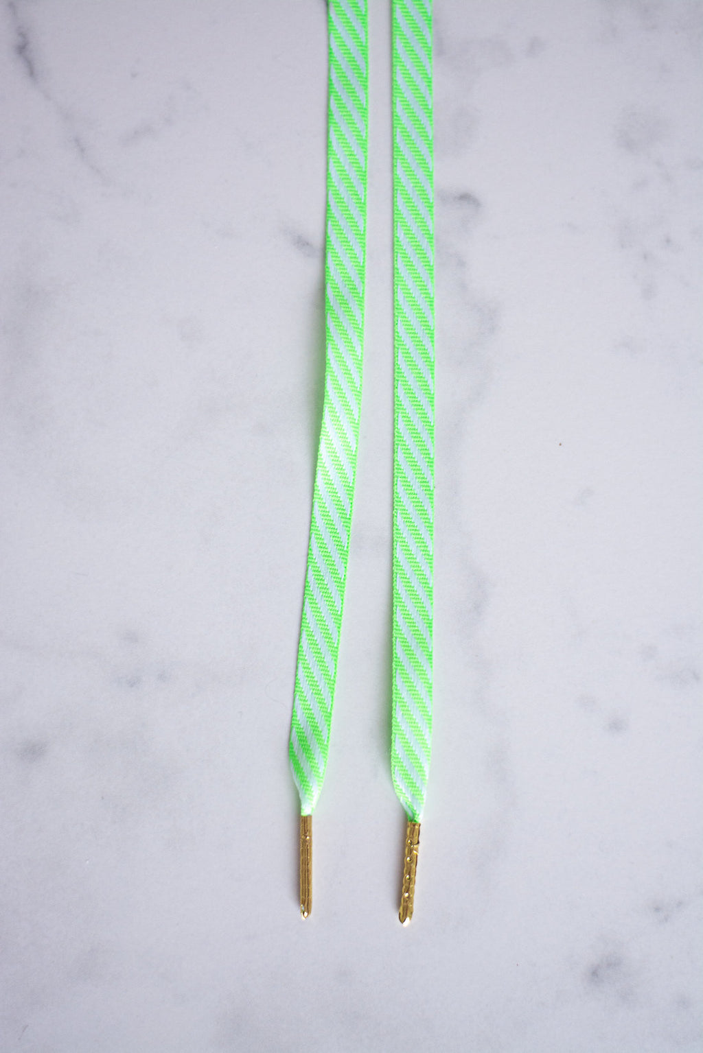 Electric Jungle - gestreepte veters fluo groen