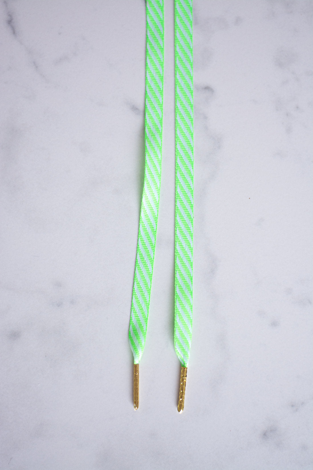 Electric Jungle - gestreepte veters fluo groen