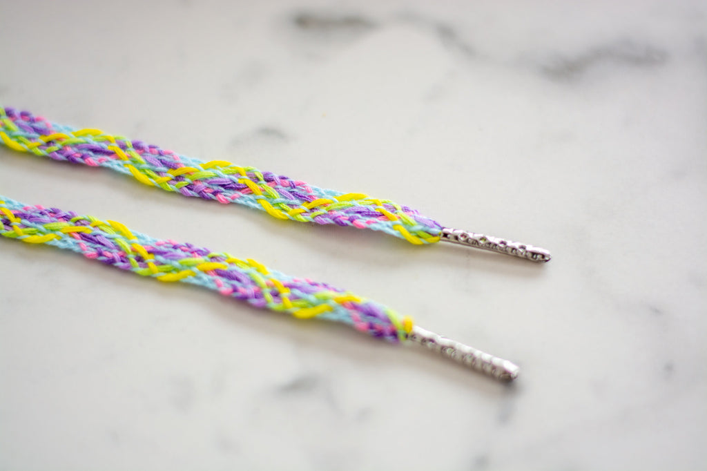 Rainbow Braid - platte geweven veters met verschillende kleuren