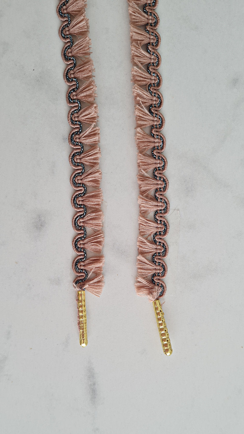 Schoenveters plat bruine kwastjes