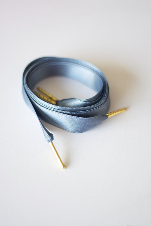 Schoenveters plat satijn luxe - grijs blauw breed