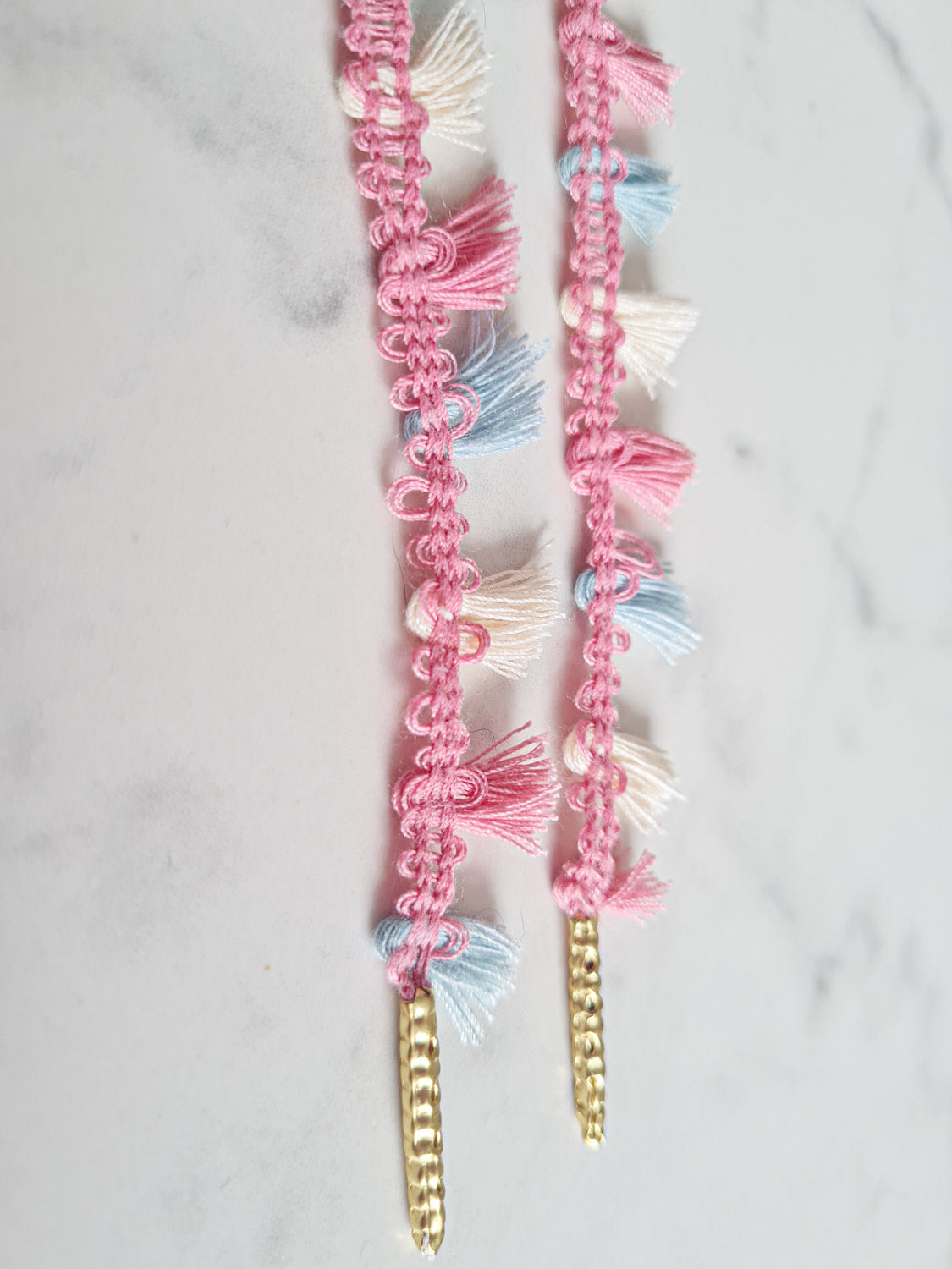 Schoenveters met kwastjes roze-ecru-blauw