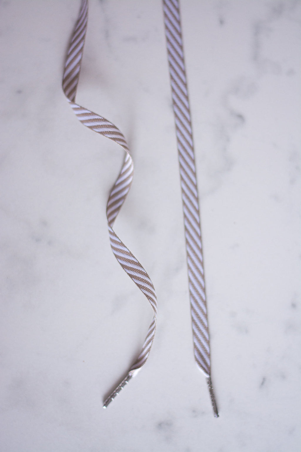 Sand Dune - gestreepte veters beige wit