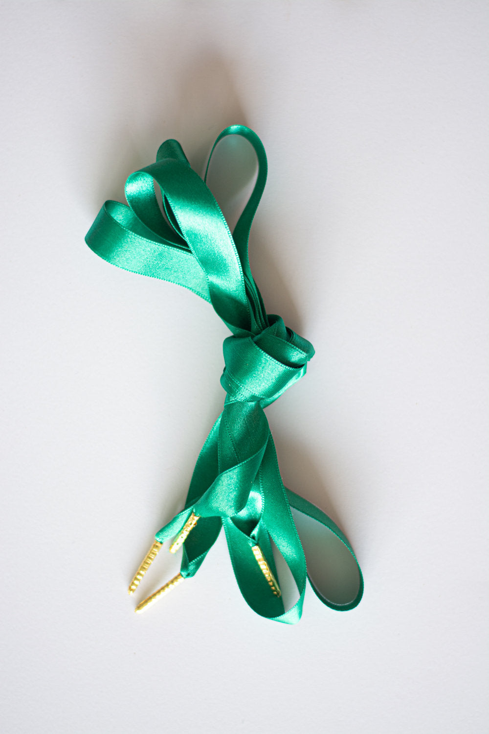 Schoenveters plat satijn luxe - smaragd groen breed