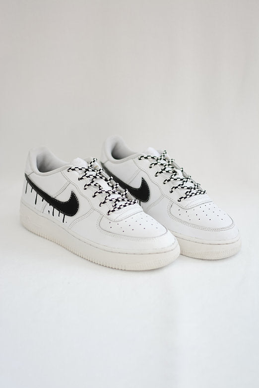 Checkmate Chic: Zwart-witte blokjesschoenveters