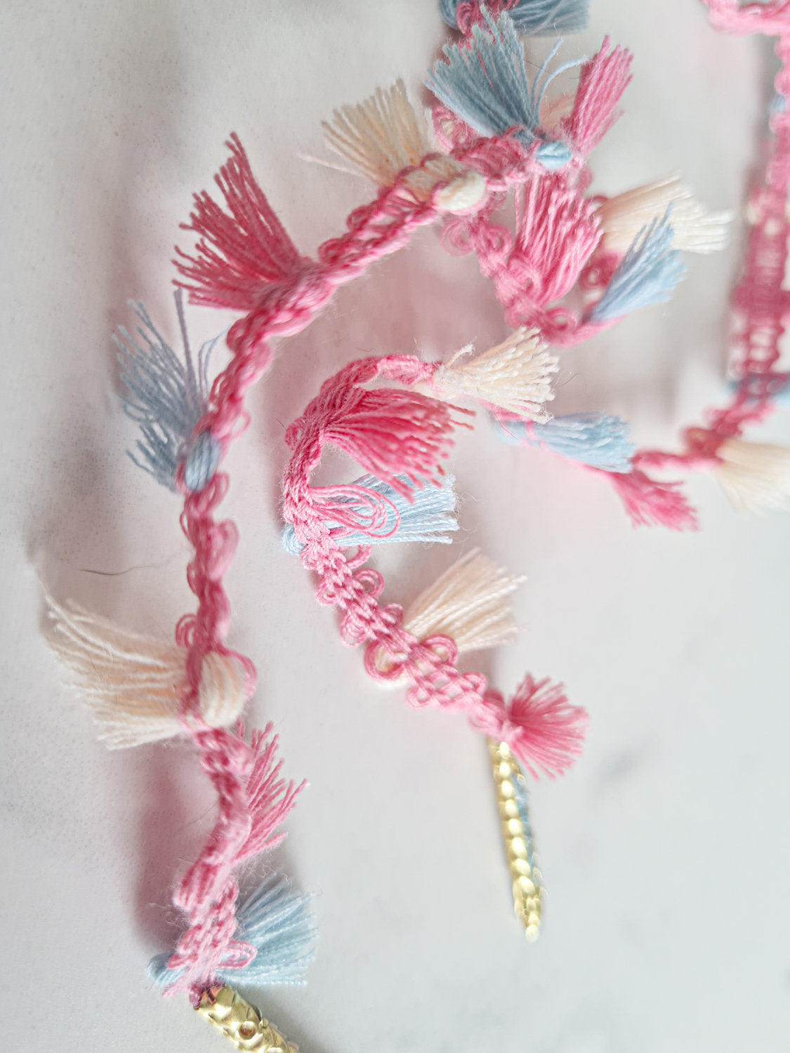 Schoenveters met kwastjes roze-ecru-blauw