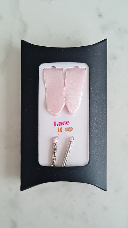 Blush Bloom – platte satijnen veters lichtroze