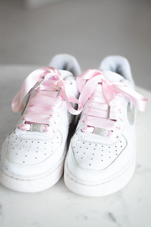 Blush Bloom – platte satijnen veters lichtroze