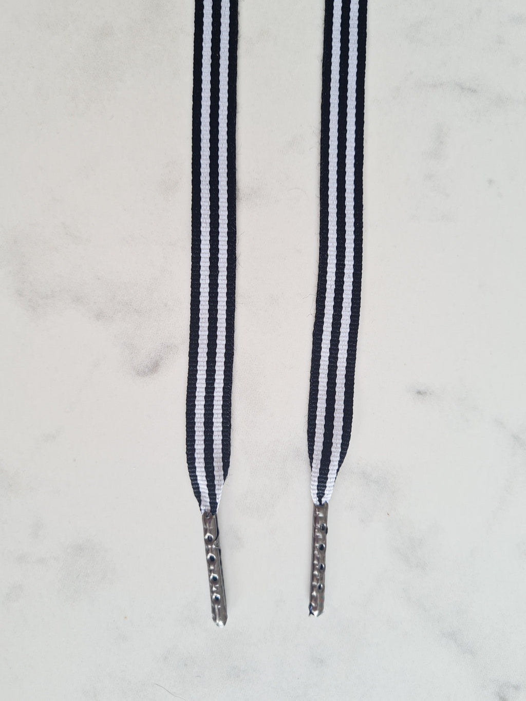 Zebra Steps - Platte veters zwart wit gestreept