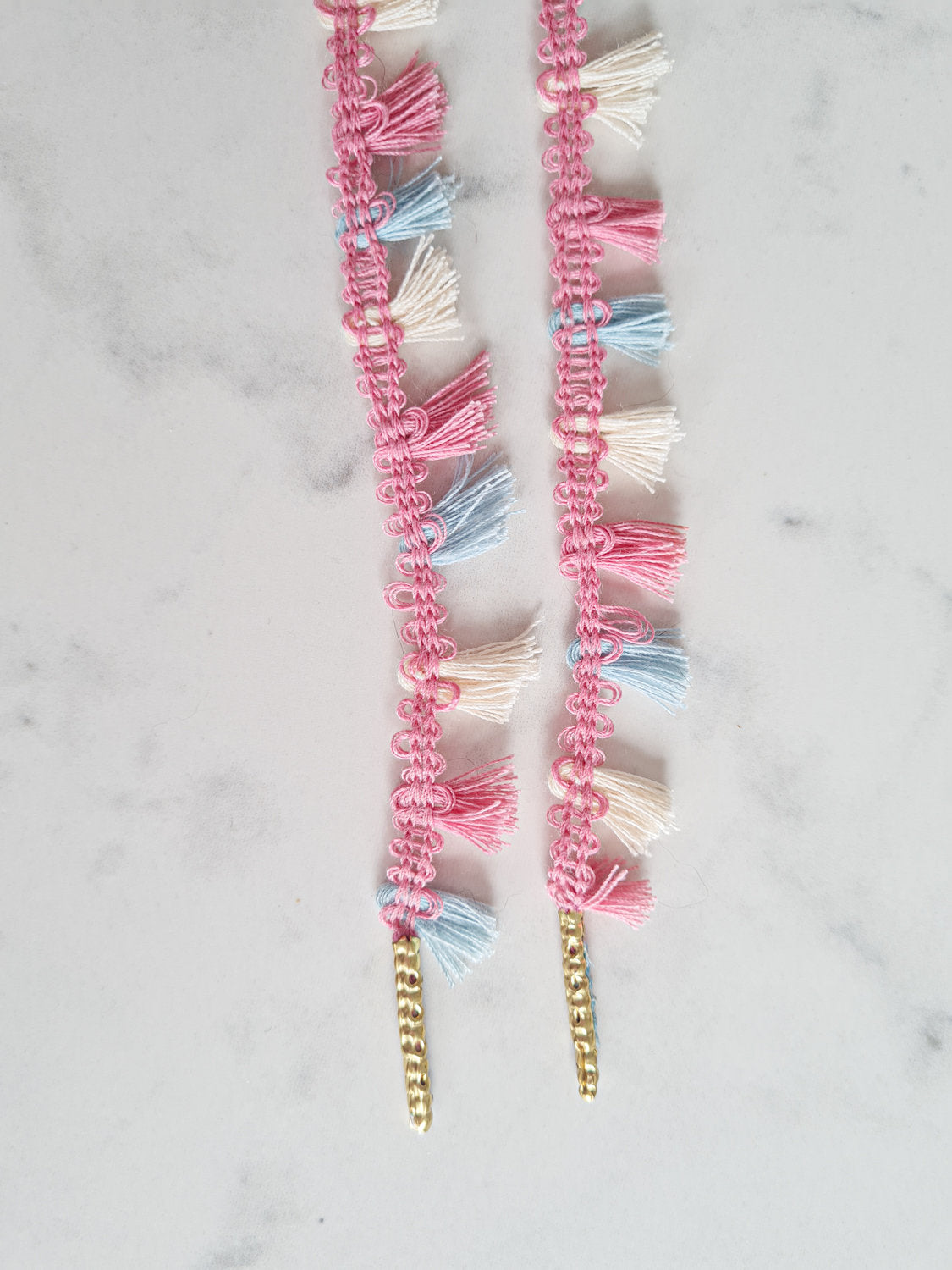 Schoenveters met kwastjes roze-ecru-blauw