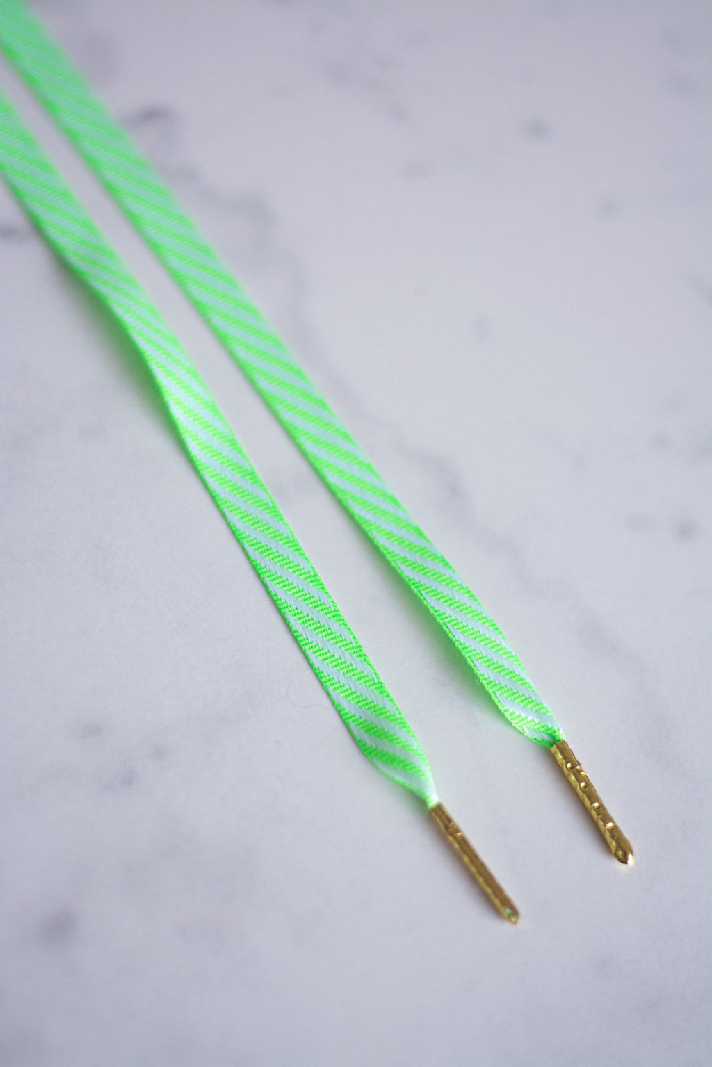 Electric Jungle - gestreepte veters fluo groen