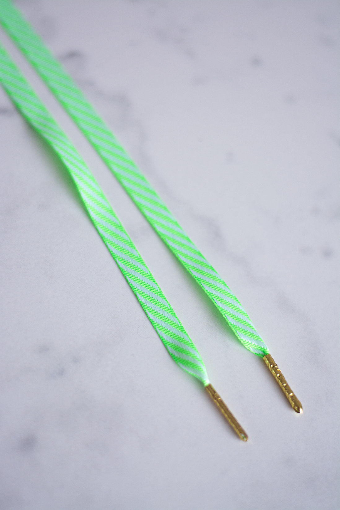 Electric Jungle - gestreepte veters fluo groen