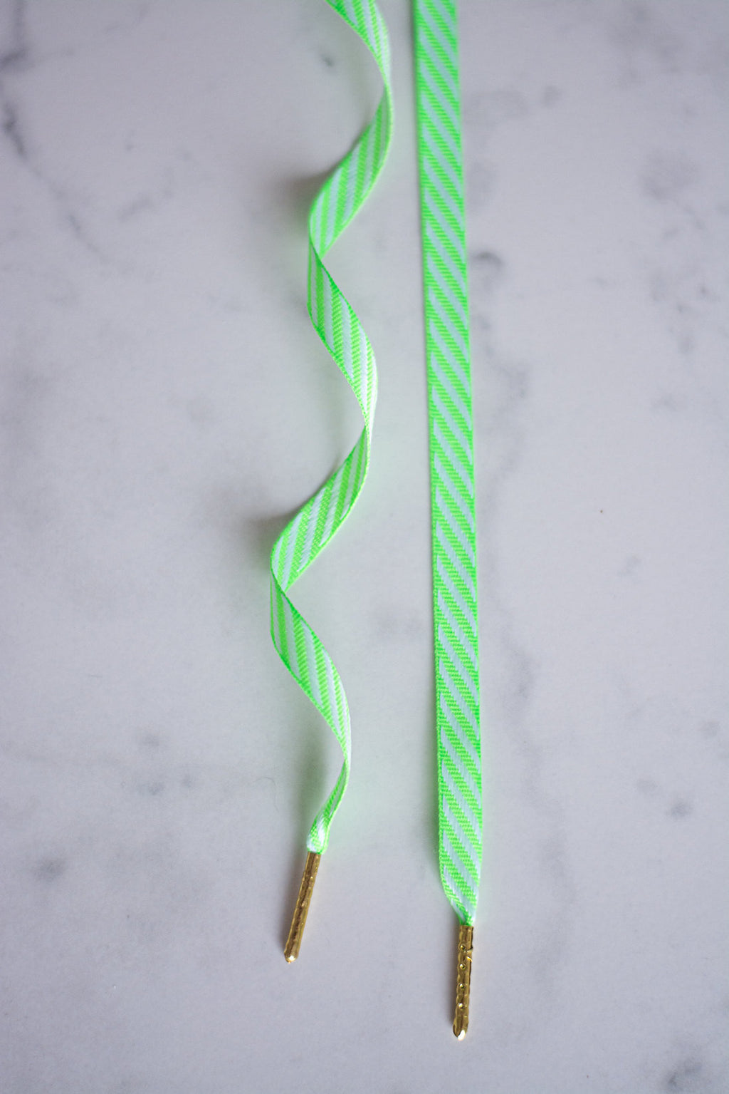 Electric Jungle - gestreepte veters fluo groen