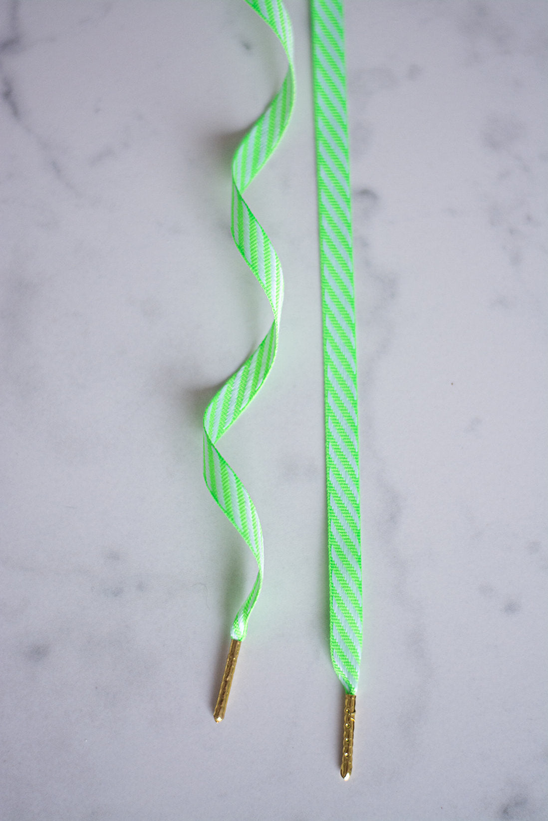 Electric Jungle - gestreepte veters fluo groen