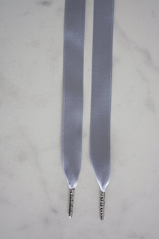 Schoenveters plat satijn luxe - grijs breed