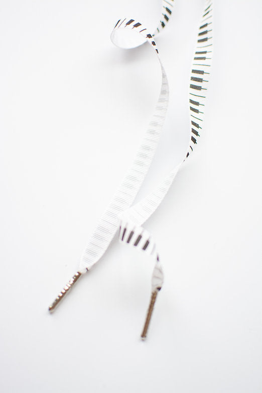 Schoenveters plat - zwart wit met piano toetsen