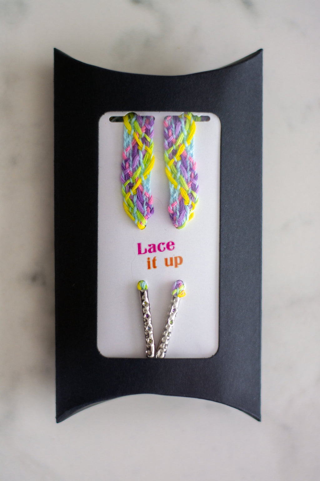 Rainbow Braid - platte geweven veters met verschillende kleuren