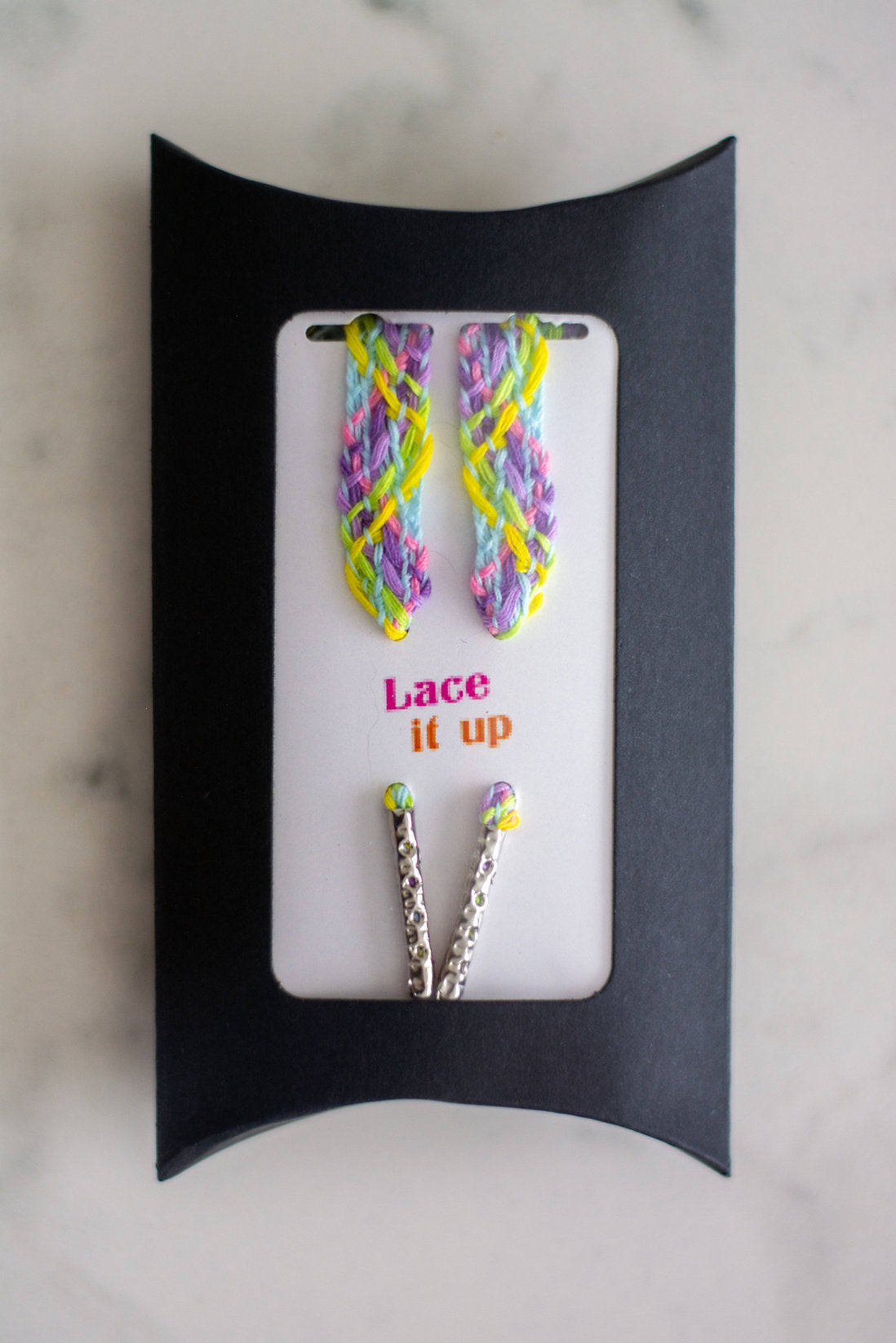 Rainbow Braid - platte geweven veters met verschillende kleuren