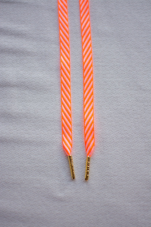 Schoenveters plat - fel oranje gestreept