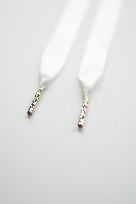 Ice Ribbon – extra brede satijnen veters in wit