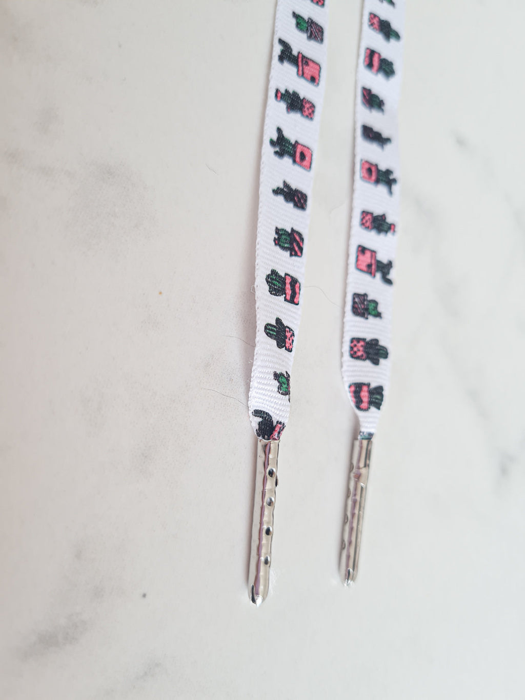 Schoenveters plat uni wit met cactussen