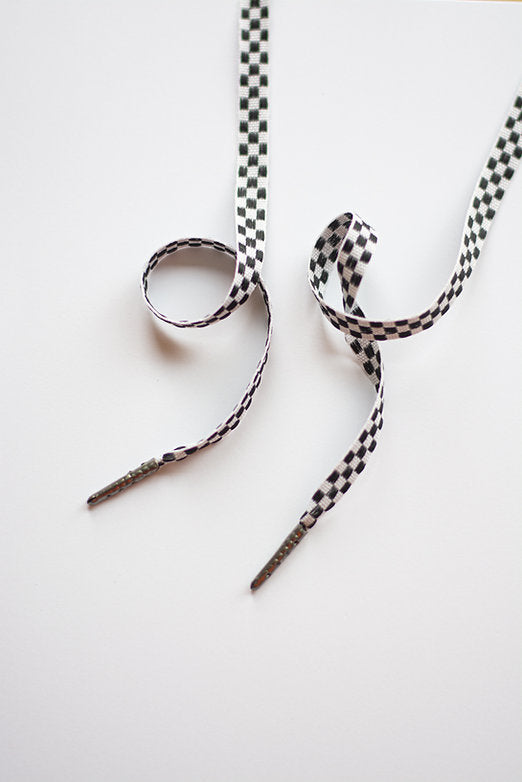 Schoenveters plat - zwart wit geblokt