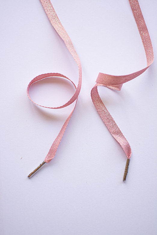 Schoenveters plat roze metallic