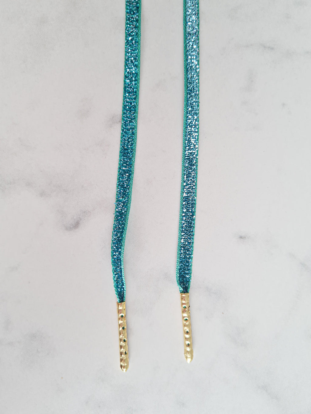 Schoenveters plat fijn fluweel glitter turquoise