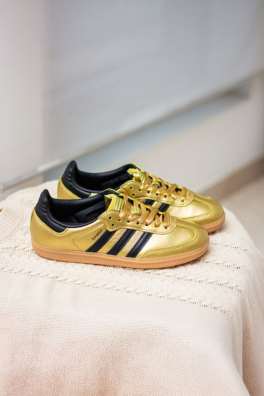 Golden Hour Luxe – platte veters in glanzend goud