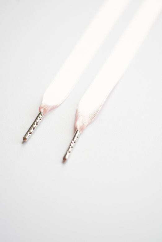 Blush Bloom – platte satijnen veters lichtroze