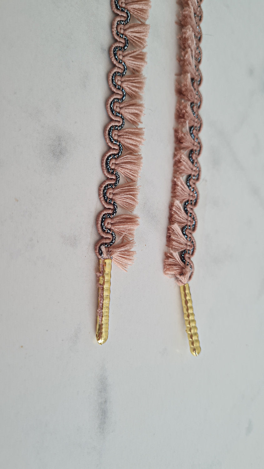 Schoenveters plat bruine kwastjes