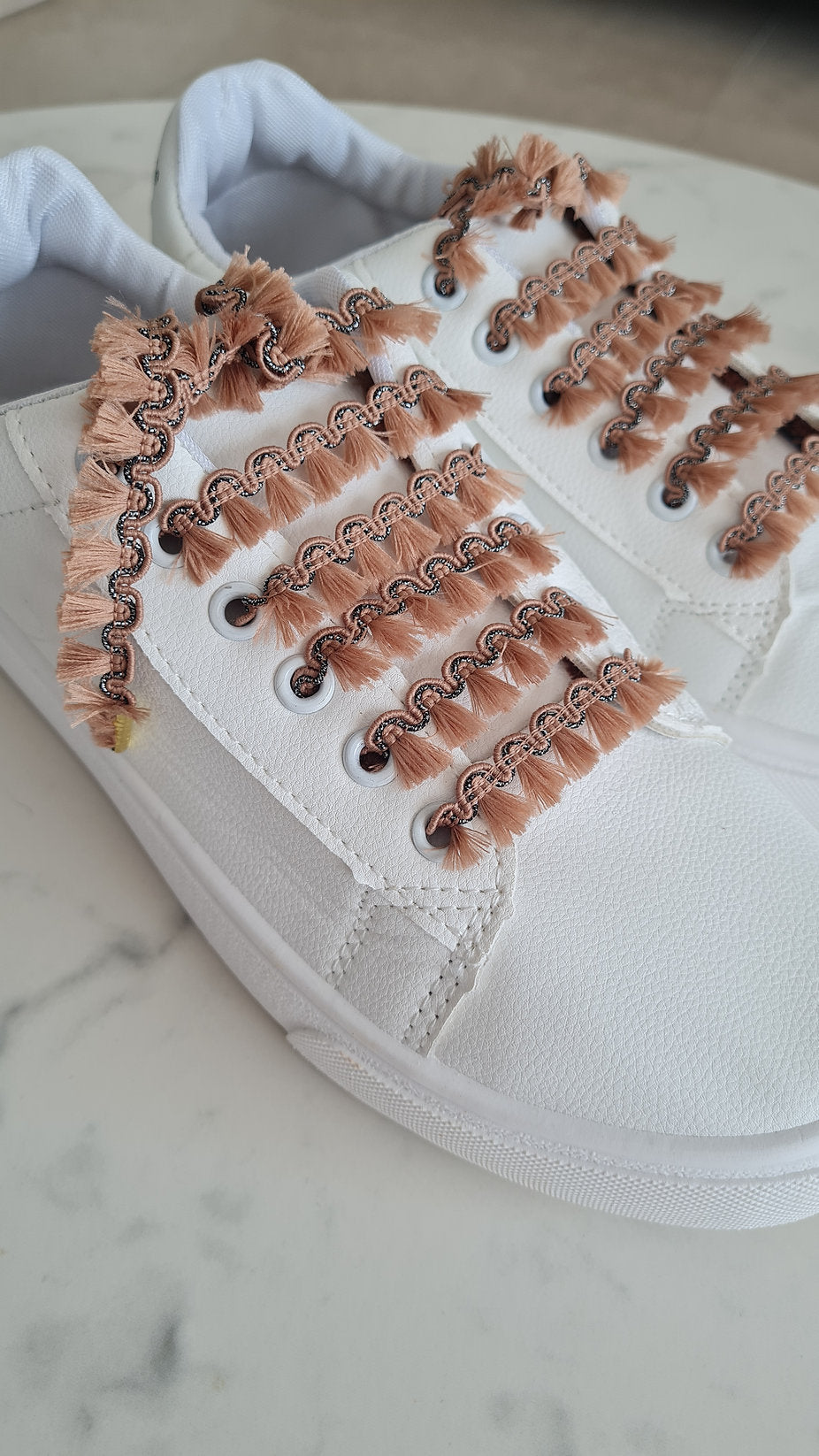 Schoenveters plat bruine kwastjes