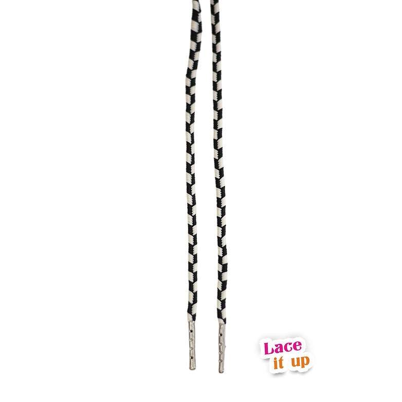 Checkmate Chic: Zwart-witte blokjesschoenveters