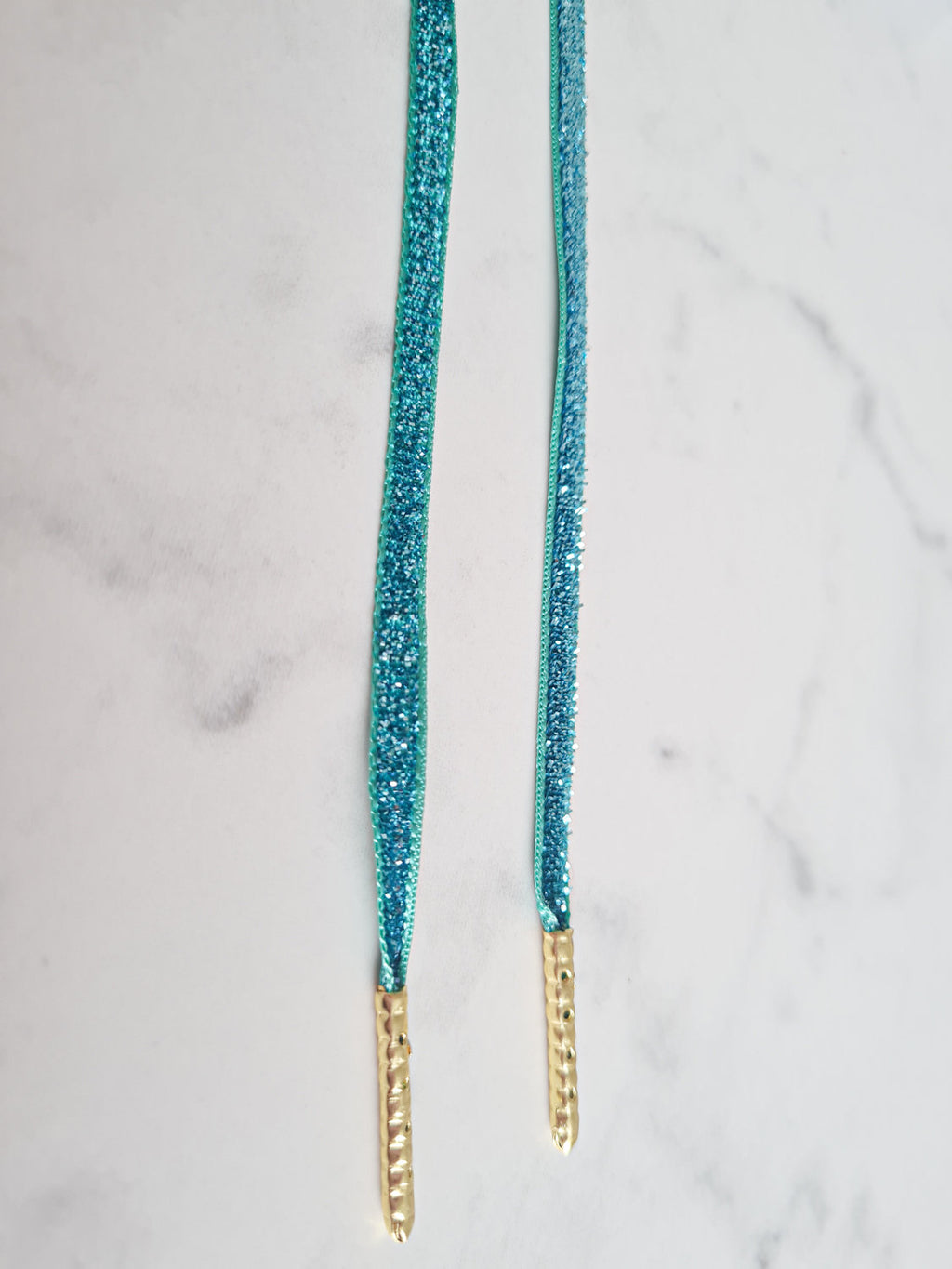 Schoenveters plat fijn fluweel glitter turquoise