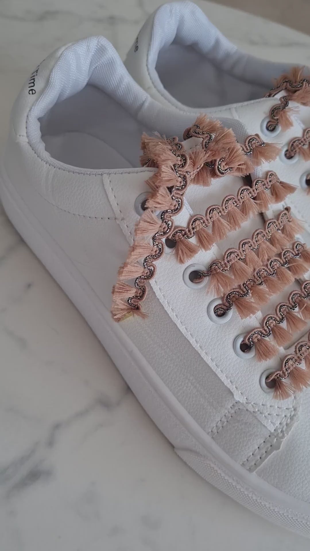 Schoenveters plat bruine kwastjes