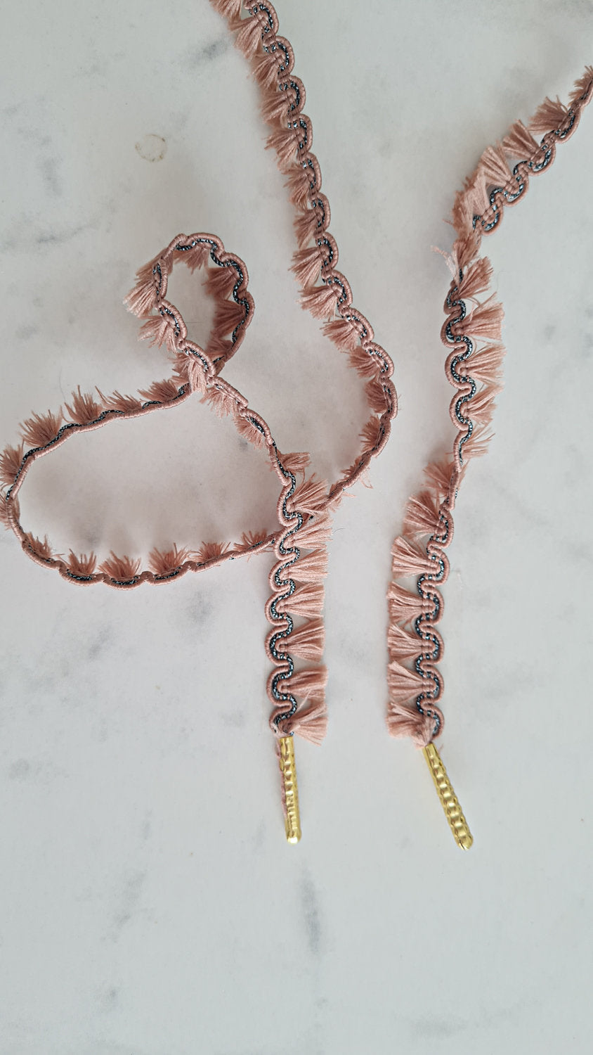 Schoenveters plat bruine kwastjes